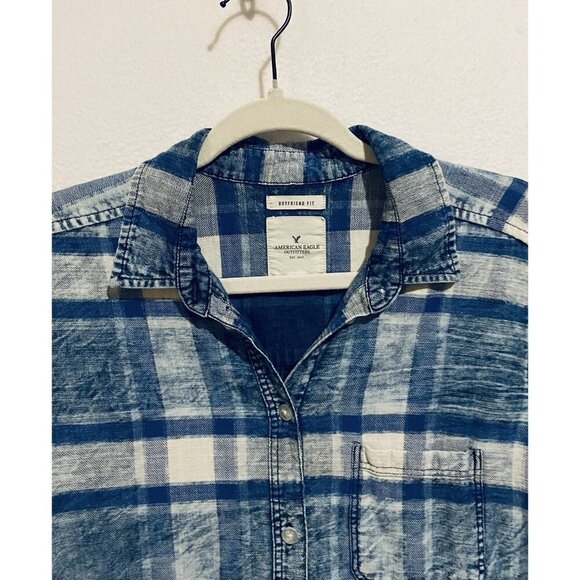 American Eagle Top Womens Medium Blue Distressed Chambray Plaid Boyfriend Fit - Picture 2 of 7